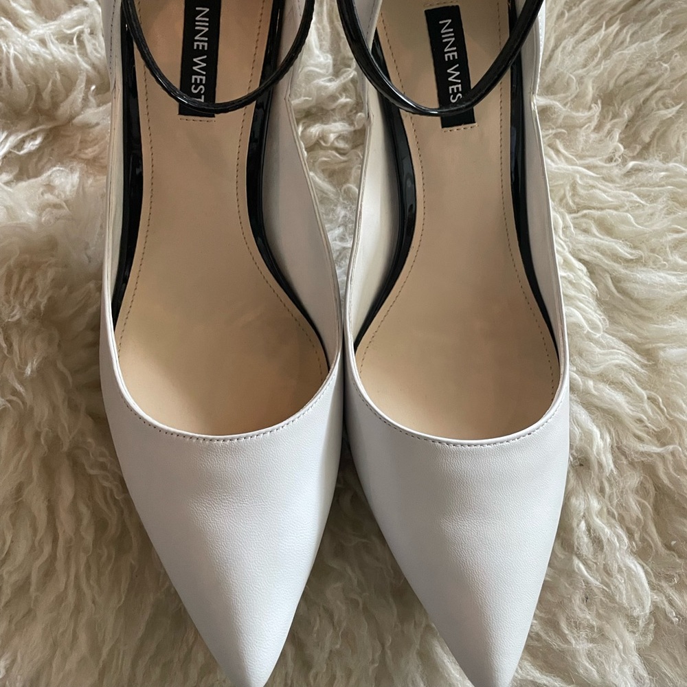 BRAND NEW* Never worn. Nine West White & Black strappy pumps. Sz 9.